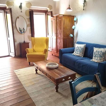 Oldtown Romantic Apartment Каляри Екстериор снимка
