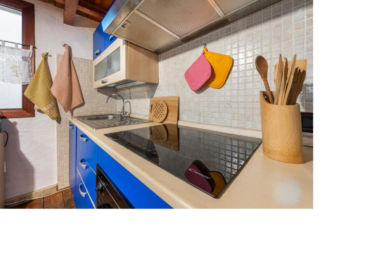 Oldtown Romantic Apartment Каляри Екстериор снимка