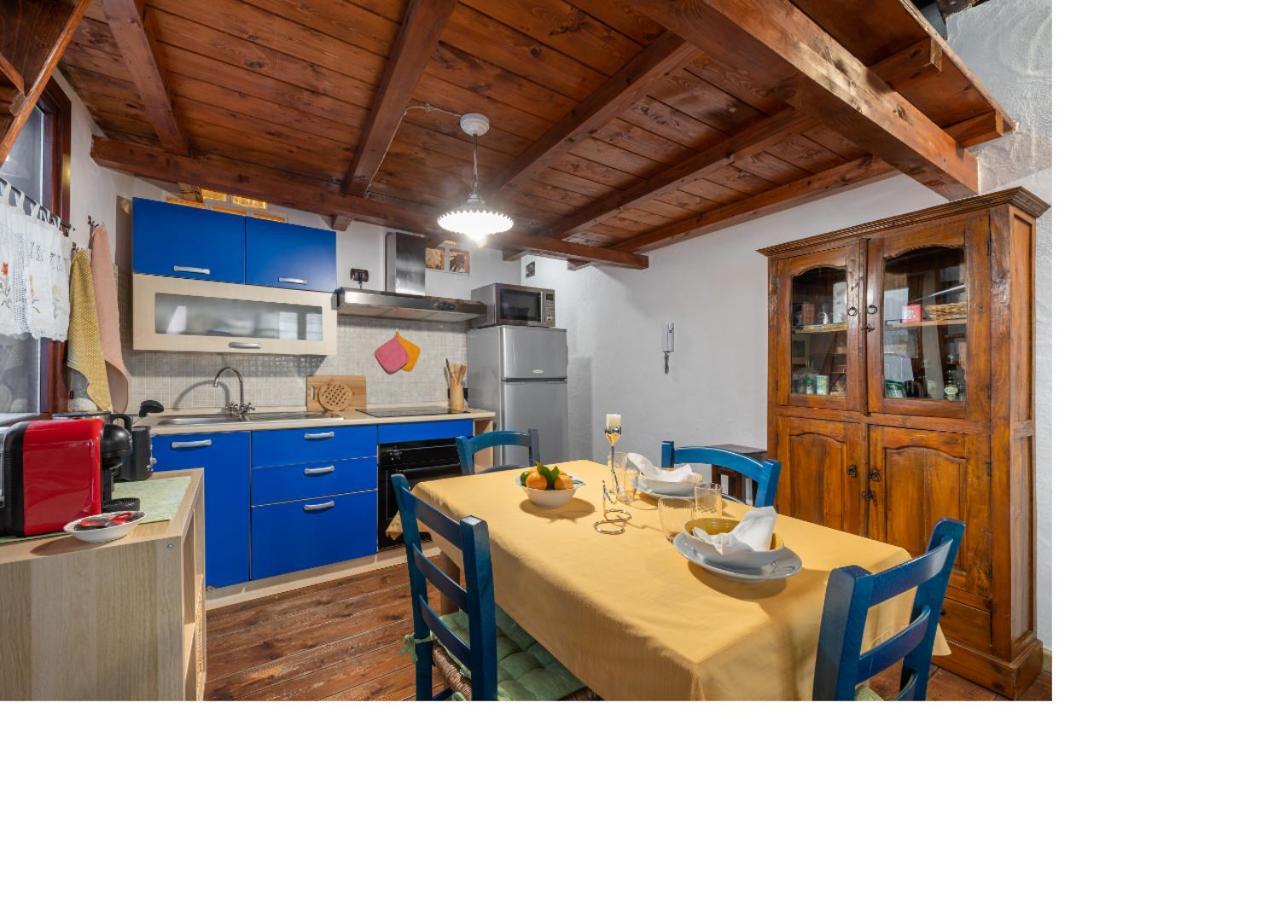 Oldtown Romantic Apartment Каляри Екстериор снимка