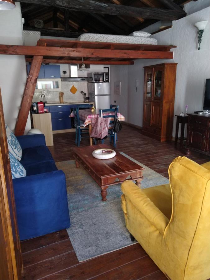 Oldtown Romantic Apartment Каляри Екстериор снимка