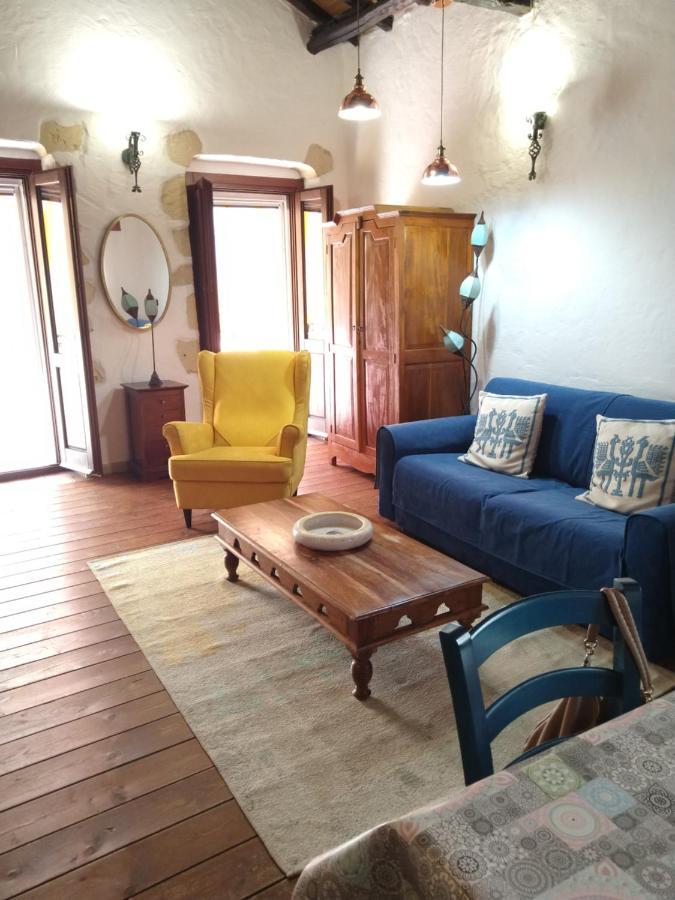 Oldtown Romantic Apartment Каляри Екстериор снимка