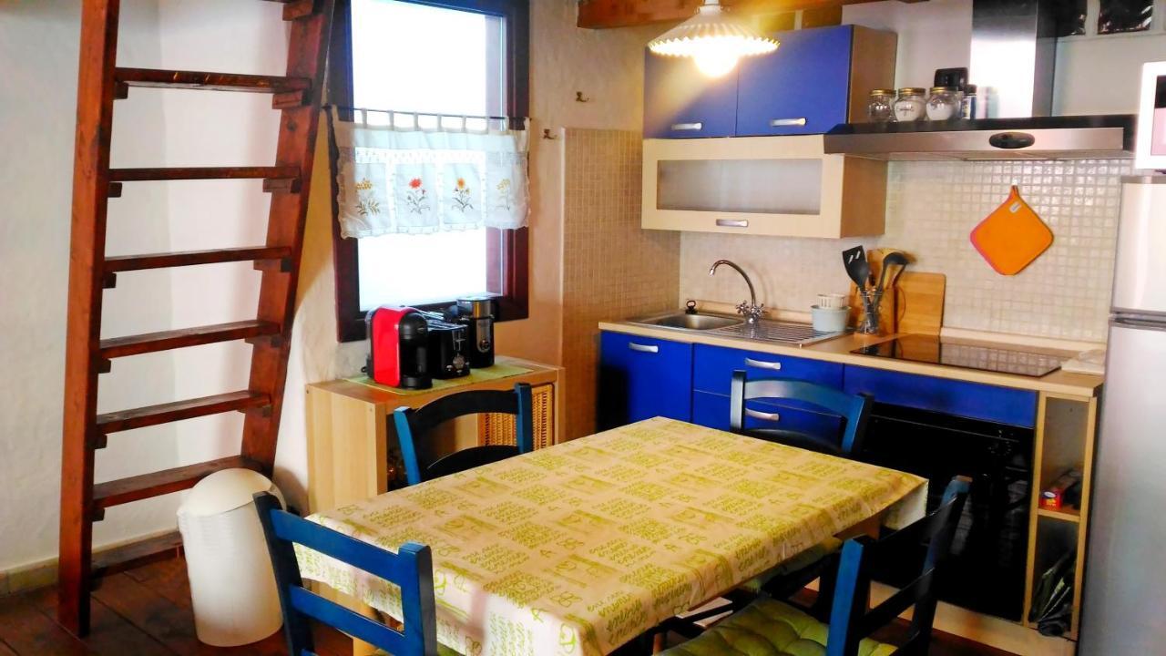 Oldtown Romantic Apartment Каляри Екстериор снимка